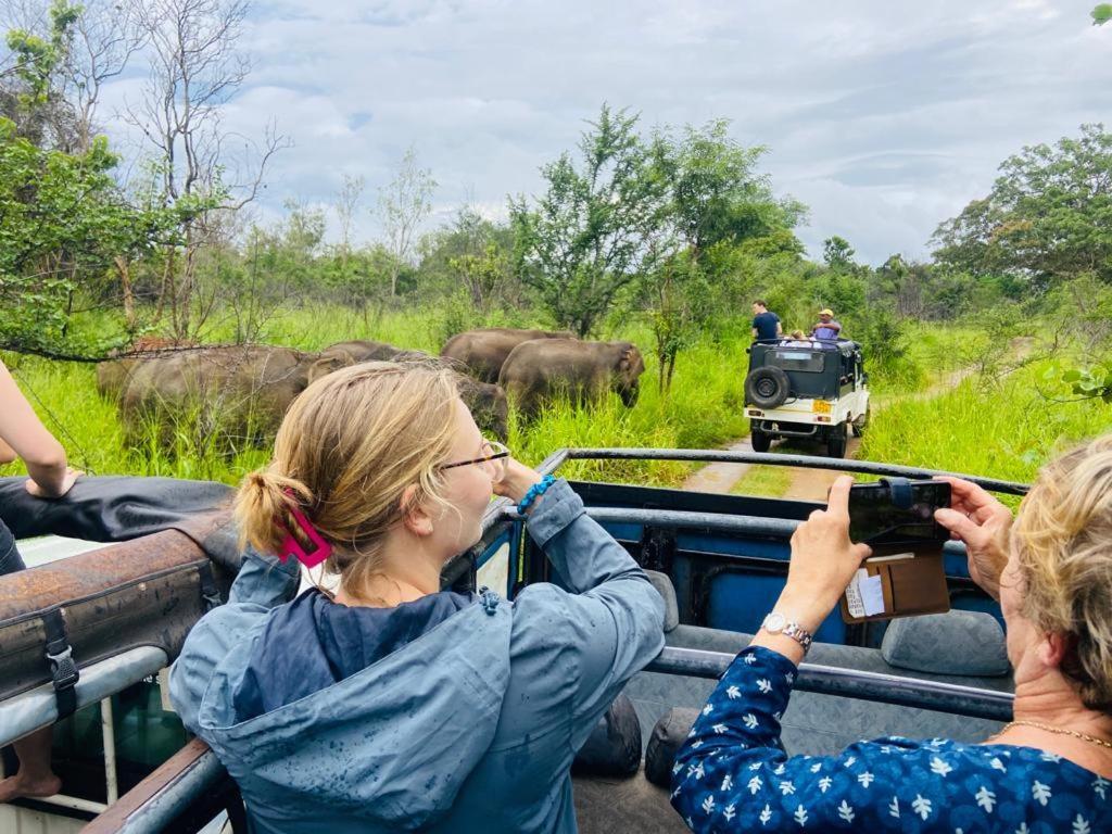 Shan Mango Homestay Sigiriya Bagian luar foto